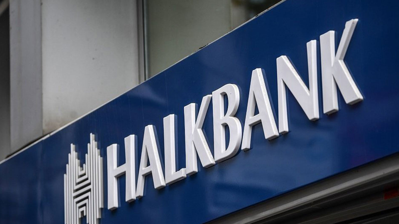 Halkbank duyurdu: 10 bin TL’ye kadar acil para her hesabı olan vatandaş için yatacak!